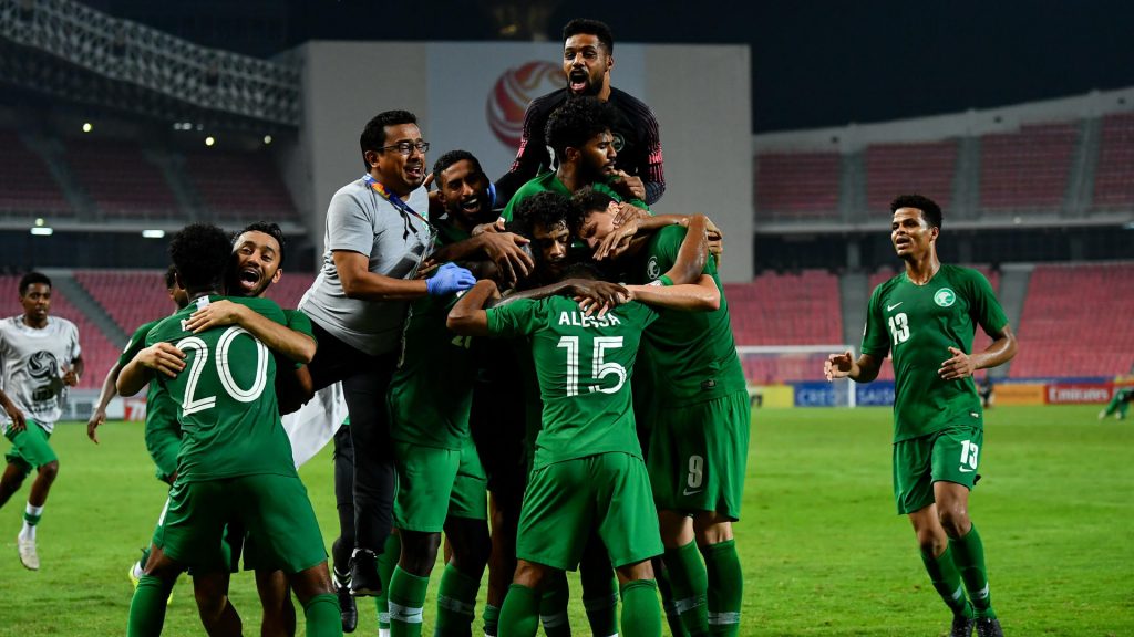 فرحة لاعبي المنتخب السعودي بعد ضمان التأهل إلى كأس العالم 2026 عقب مباراة العراق