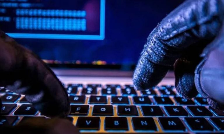 إسرائيل اختراق الإعلام والمنصات بعد غزة، شعارات وسائل التواصل ترمز للسيطرة على الرأي العام.