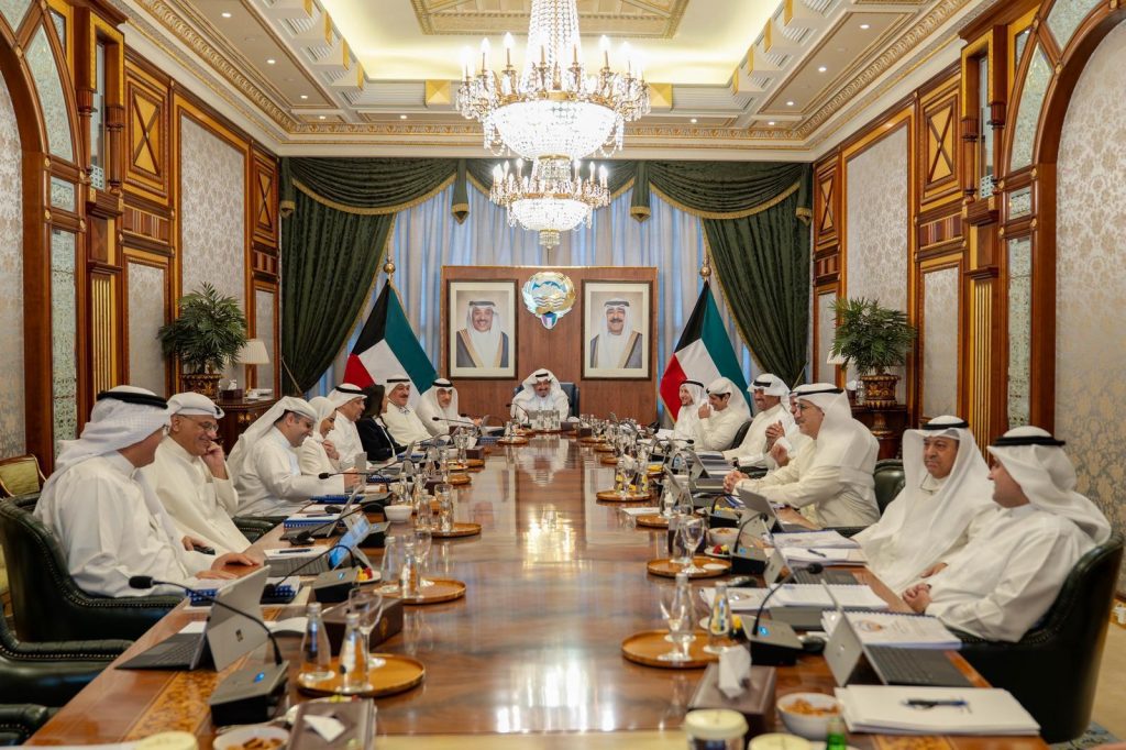 اجتماع مجلس الوزراء الكويتي يقر تشريعات التجارة الرقمية ودعم التموين
