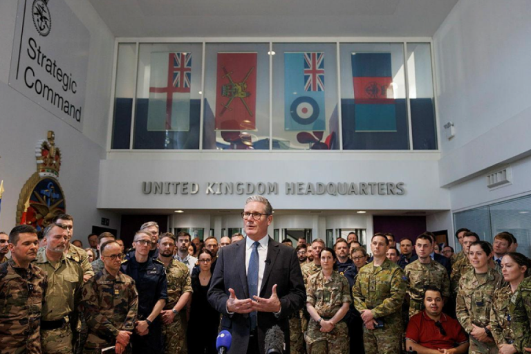 وزير الدفاع البريطاني جون هيلي يجيب على تساؤلات حول جاهزية الأمن القومي البريطاني