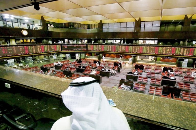 أبراج الكويت ومنشآت اقتصادية ترمز إلى جذب الاستثمارات وتحسين البيئة التشريعية