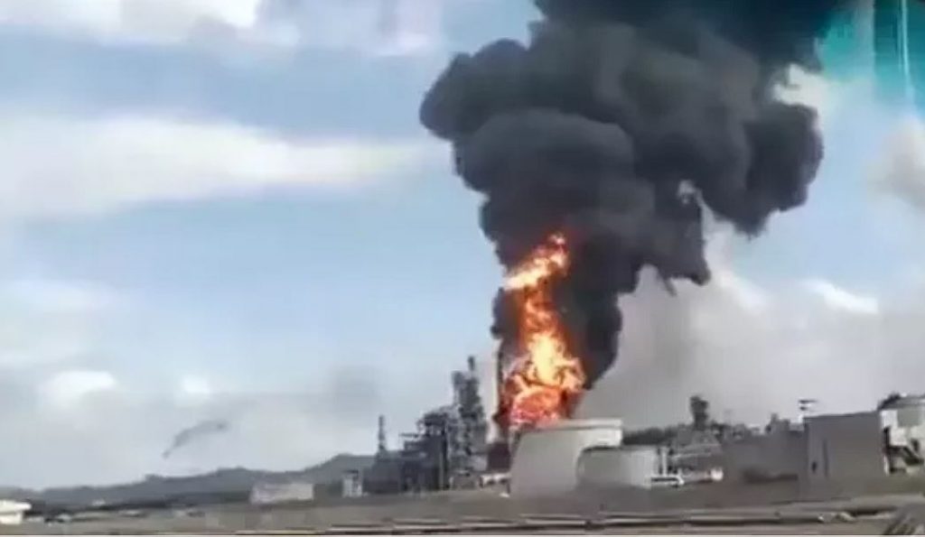 سحب دخان جراء انفجار وحريق في منشأة Petrocedeño النفطية بفنزويلا