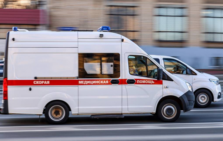 مقتل ثلاثة موظفين