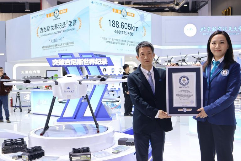 الطائرة الصينية المسيرة "تيانموشان-1" تعمل بالهيدروجين أثناء تسجيل رقم قياسي لأطول مسافة طيران