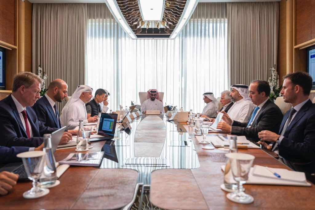 سمو الشيخ طحنون بن زايد آل نهيان يترأس اجتماع مجلس إدارة شركة إم جي إكس