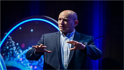 اختراق هاتف رئيس وزراء سابق