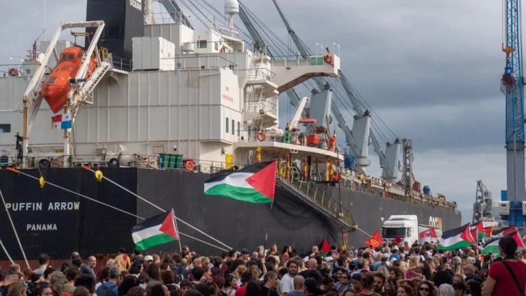 إضراب واسع لعمال الموانئ