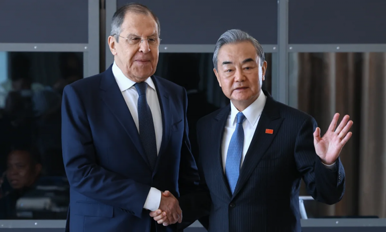 وزيرا خارجيتي الصين وروسيا