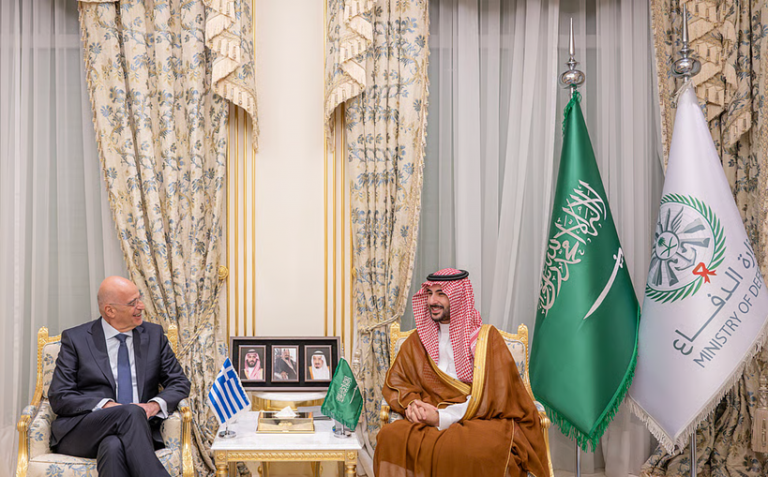 وزير الدفاع السعودي